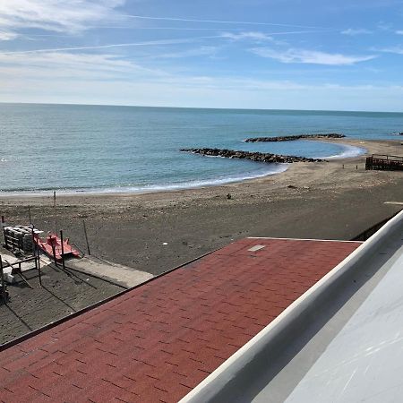 لاديسْبولِ Roma Meraviglioso Attico Sul Mare المظهر الخارجي الصورة