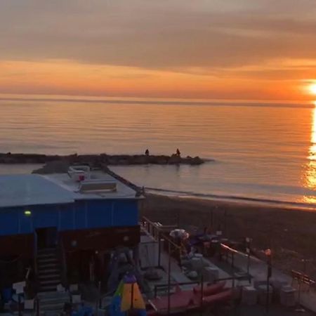 لاديسْبولِ Roma Meraviglioso Attico Sul Mare المظهر الخارجي الصورة