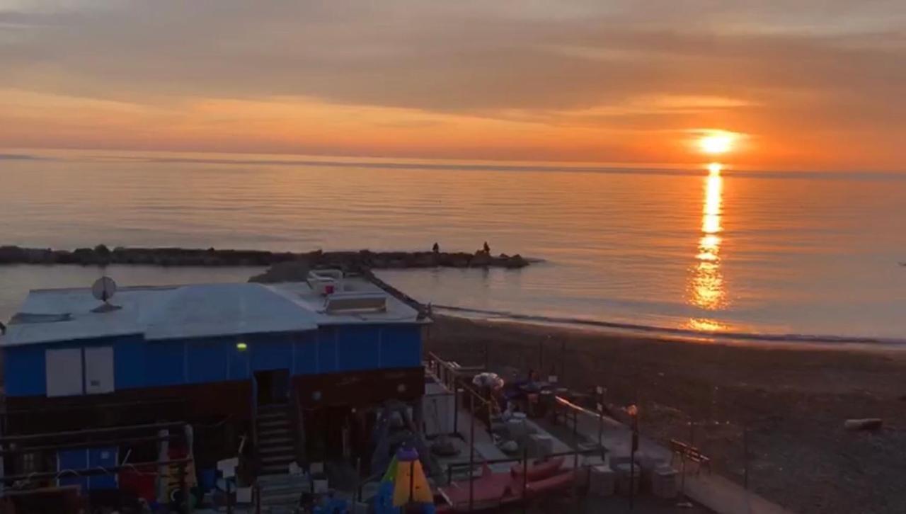 لاديسْبولِ Roma Meraviglioso Attico Sul Mare المظهر الخارجي الصورة